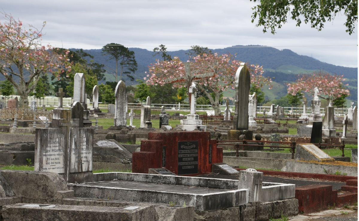 Waihi Cemetery Walk - Gravestone symbols: Angels, crosses and more